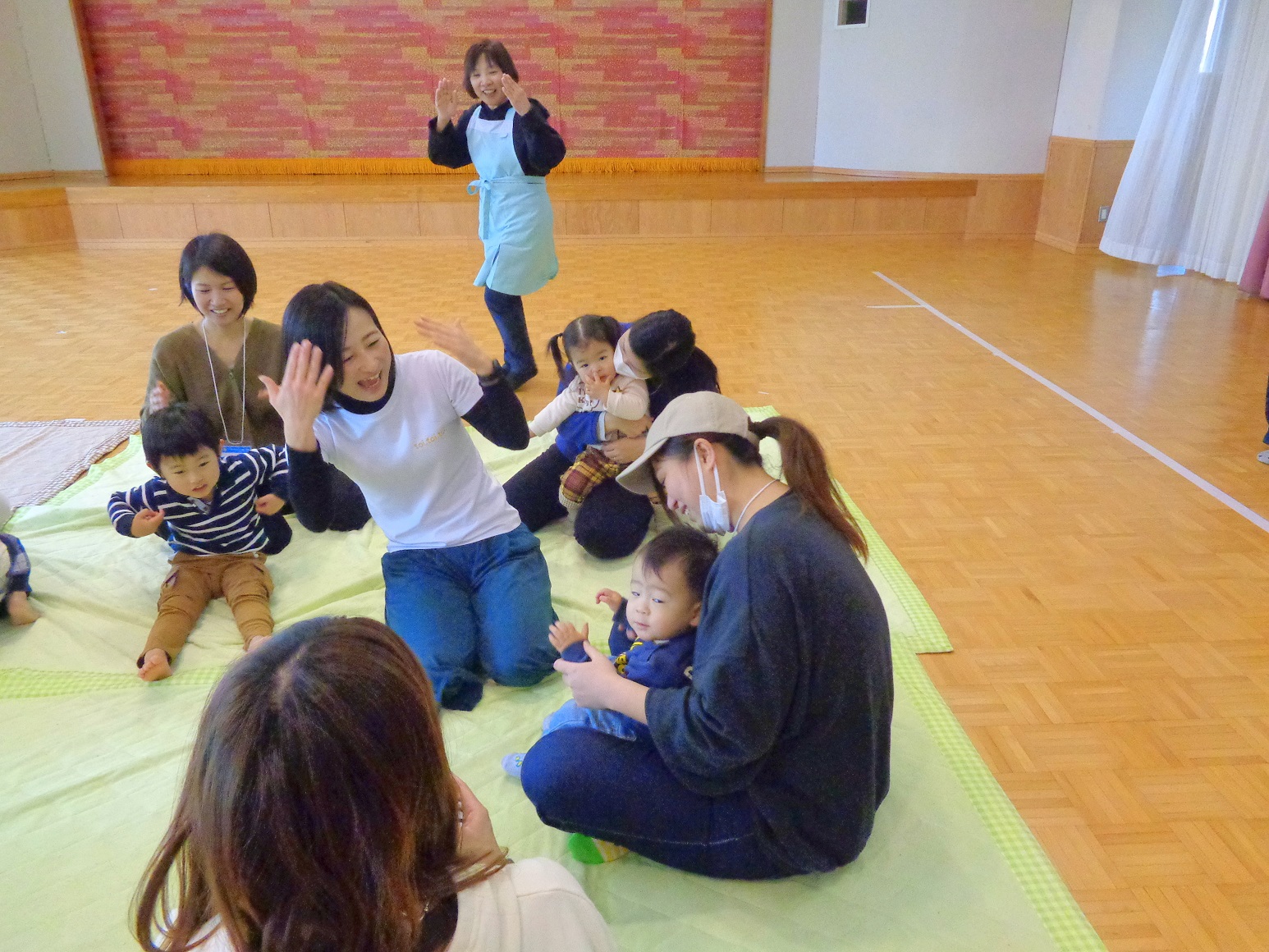 2月25日 リトミック 立花佳子先生に来て頂きました お知らせ 社会福祉法人 和泉蓮華会 松山認定こども園 和泉 和泉保育園